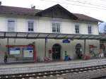 An der Strecke von Kufstein nach Innsbruck gelegen der Bahnhof von Jenbach. In Jenbach befinden sich auch die Bahnhfe der Achensee-Bahn,
sowie der Zillertal-Bahn. Aufgenommen am 19. Septbember 2009.