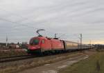 1016 012-7 ist am 4. Januar 2014 bei Ostermünchen in Richtung München unterwegs.