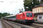 1016 028-1 durchfhrt am 16. August 2012 von Mnchen kommend den Bahnhof von Assling.