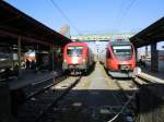 1016 029-9 und 4024 054-1 stehen am 8. Mrz 2011 im Salzburger Hauptbahnhof.