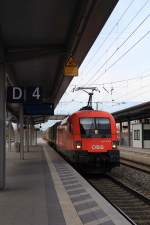 1016 038-2 am 10. November 2012 im Bahnhof von Rosenheim.
