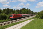 br-1016/734823/1016-035-mit-einem-ec-am 1016 035 mit einem 'EC' am 30. Mai 2021 bei Grabensttt im Chiemgau.