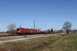 br-1016/913323/1016-050-und-1016-003-waren 1016 050 und 1016 003 waren mit einem gemischten G�terzug am 13. M�rz 2026 bei �bersee am Chiemsee in Richtung M�nchen unterwegs.