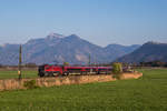 1116 214 mit einem  Railjet  aus Salzburg kommend am 9. April 2017 bei Bernau am Chiemsee.