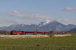 br-1116/650999/1116-217-war-am-20-maerz 1116 217 war am 20. Mrz 2019 mit einer 'Railjet'-Doppelgarnitur bei Bernau am Chiemsee von Salzburg kommend nach Innsbruck unterwegs.