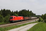1116 169 mit einem gemischten Gterzug aus Salzburg kommend am 22. Mai 2020 bei Grabensttt.