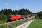1116 093, 1116 182 (COBRA) und 1016 028 mit einem Kesselwagenzug am 6. August 2020 bei Grabensttt im Chiemgau.