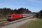 1116 101 war am 4. Februar 2021 schiebend an einem  EC  bei Grabensttt in Richtung Salzburg unterwegs.