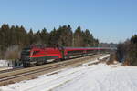 1116 218 auf dem Weg nach Innsbruck am 26. Januar 2022 bei Grabensttt im Chiemgau.