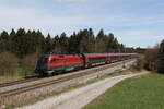 br-1116/771344/1116-216-aus-salzburg-kommend-am 1116 216 aus Salzburg kommend am 7. April 2022 bei Grabensttt im Chiemgau.