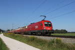 br-1116/789790/1116-094-mit-einem-containerzug-aus 1116 094 mit einem Containerzug aus Rosenheim kommend am 24. August 20222 bei bersee am Chiemsee.