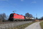 1116 092 mit einem gemischten Gterzug aus Salzburg kommend am 14. Januar 2023 bei bersee am Chiemsee.