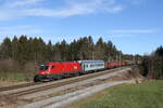 br-1116/801104/1116-149-mit-einem-kurzen-gemischten 1116 149 mit einem kurzen gemischten Gterzug aus Salzburg kommend am 16. Januar 2023 bei Sossau im Chiemgau.