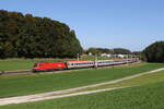 1116 112 war am 11. Oktober 2023 bei Axdorf im Chiemgau mit einem  EC  in Richtung Mnchen unterwegs.