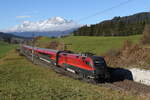 1116 208 aus Innsbruck kommend am 23. November 2023 bei Fieberbrunn.