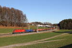 1116 094 mit einem gemischten Gterzug aus Salzburg kommend am 18. Dezember 2023 bei Axdorf im Chiemgau.
