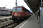 1142 623-6 im Bahnhof von Attnang-Puchheim am 20. Juni 2011.