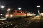 1142 655-0 am Abend des 17. Dezember 2013 im Bahnhof von Bernau am Chiemsee.