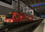 1216 015-8 kurz nach der einfahrt am 26. August 2013 in den Mnchner Hauptbahnhof.