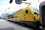 1216 210-5  Kapsch-Lok  leider mit der gelben Seite nach hinten eingereiht. Aufgenommen am 27. Mai 2012 in Salzburg.
