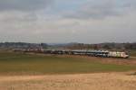 br-xx16-werbeloks/397843/1116-130-der-frontrunner-taurus-mit-einem 1116 130 der 'Frontrunner-Taurus' mit einem Autozug am 1. März 2013 bei Bernau am Chiemsee.