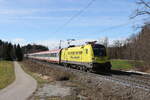 1016 020  Profis am Werk  war mit einem  EC  auf dem Weg nach Salzburg. Aufgenommen am 24. Februar 2024 bei Hufschlag/Traunstein.