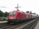 1116 075-1 der  Schweizer EM-Stier  beim Halt in Prien am Chiemsee.
Aufgenommen am 28. Juni 2009.