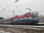 1116 108-0 der  Kroatien-Taurus  am 6. Januar 2009 als er soeben
den Bahnhof von bersee in Richtung Salzburg durchfhrt.