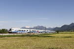 80-90-751  Ski-Austria-Railjet  aus Salzburg kommend am 8. Mai 2018 bei Weisham.
