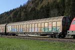 schiebewandwagen/733077/2740-002-habbiins-von-rail-cargo 2740 002 (Habbiins) von 'Rail Cargo Austria' am 21. April 2021 bei Niederaudorf.