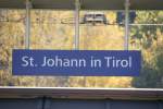 Bahnsteigschild in St. Johann/Tirol am 30. Oktober 2011 aufgenommen.