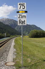 Hinweisschilder in der Nhe des Haltepunkts  Rettenbach  an der  Pinzgauer-Lokalbahn  am 26.