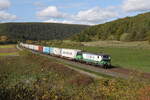 ecco-rail/791661/193-211-von-ecco-rail-mit-dem 193 211 von 'ECCO-Rail' mit dem 'EKOL-KLV' am 11. Oktober 2022 bei Harrbach am Main.