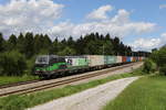 european-locomitve-leasing/699903/193-208-mit-einem-containerzug-aus 193 208 mit einem Containerzug aus Salzburg kommend am 24. Mai 2020 bei Grabensttt im Chiemgau.