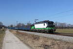 european-locomitve-leasing/768258/193-761-mit-einem-holzzug-aus 193 761 mit einem Holzzug aus Mnchen kommend am 28. Februar 2022 bei bersee am Chiemsee.