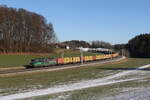 european-locomitve-leasing/873532/6193-731-railfanatics-mit-einem-containerzug 6193 731 'Railfanatics' mit einem Containerzug aus Salzburg kommend am 19. Januar 2025 bei Axdorf im Chiemgau.