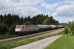 lte/699924/185-593-von-lte-mit-einem 185 593 von 'LTE' mit einem Kesselwagenzug am 24. Mai 2020 bei Grabensttt im Chiemgau.