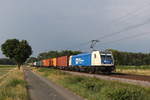 wiener-lokalbahn/707223/187-324-der-wiener-local-bahn 187 324 der 'Wiener Local Bahn' mit einem Containerzug am 27. Juni 2020 bei Drverden.