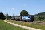 193 533 der  SBB Cargo  war am 24. Juni 2020 mit einem Kesselwagenzug bei Dollnstein im Altmhltal in Richtung Ingolstadt unterwegs.