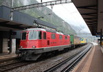 br-re-44-ii/501353/re-4-ii---11163-bei Re 4/ II - 11163 bei der Einfahrt in den Bahnhof von Erstfeld am 23. Mai 2016.