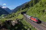 Re 4/4 II 11191 vom Gotthard kommend am 25. Mai 2016 oberhalb von Wassen.