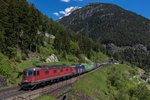 br-re-44-ii/502623/re-66-11685-und-421-xxx Re 6/6 11685 und 421 xxx auf dem Weg zum Gotthard. Aufgenommen am 25. Mai 2016 oberhalb von Wassen.