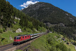 Re 4/4 II 11258 war am 25. Mai 2016 oberhalb von Wassen in Richtung Gotthard unterwegs.