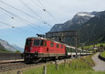 br-re-44-ii/504207/re-44-ii-11181-mit-einem Re 4/4 II 11181 mit einem Regionalzug am 26. Mai 2016 bei Silenen.