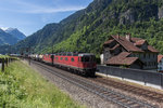 RE 6/6 11666 und Re 4/4 II 11348 vom Gotthard kommend am 27. Mai 2016 bei Silenen.