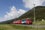 rhb-ge-44-ii/614701/ge-44-ii-615-repower-aus Ge 4/4 II 615 'REPOWER' aus St. Moritz kommend bei der Einfahrt in den Bahnhof von 'La Punt Chamues' am 10. Juni 2018.