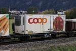 rhaetische-bahn-2/717389/lb-7867-mit-coop-container-am-20 Lb 7867 mit 'Coop-Container' am 20. Oktober 2020 bei Bonaduz.