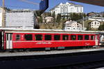 rhaetische-bahn-2/585460/personenwagen-2klasse-b-2295-der-rhaetischen Personenwagen 2.Klasse B 2295 der 'Rhtischen Bahn' am 30. Oktober 2017 in St. Moritz.
