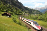ETR 610 war am 26. Mai 2016 bei Gurtnellen in Richtung Gotthard unterwegs.