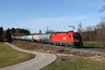 1116 140 mit einem Kesselwagenzug aus Mnchen kommend am 30. Dezember 2023 bei Hufschlag im Chiemgau.
